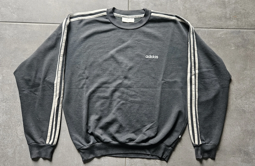 M-es eredeti, de használt állapotú Adidas pulóver