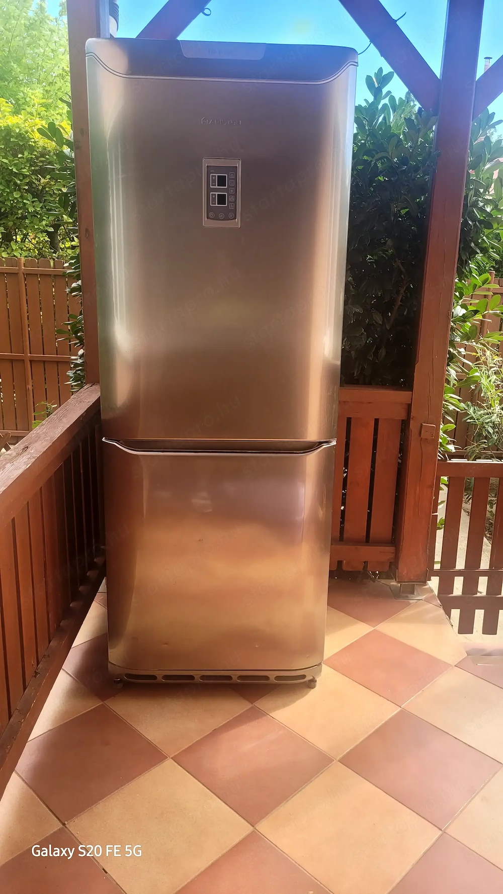 Eladó használt, működőképes ARISTON NoFrost-os 340 literes  inox hűtőszekrény megkímélt állapotban. 