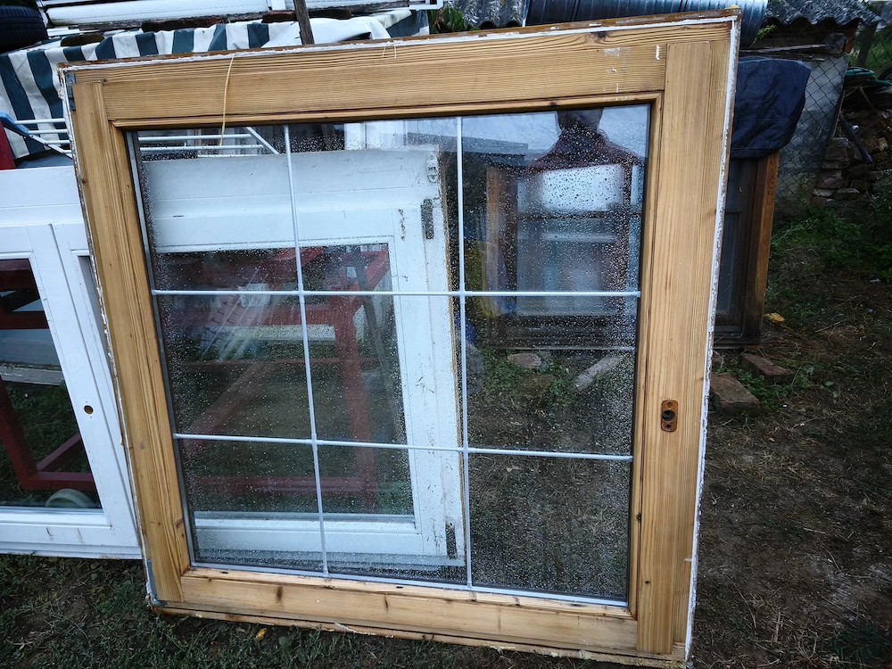 Fa bukó-nyiló disz osztott 2 réteg hőszig üveg  sz;128 m;130  cm. ár;32 ezer ft esetleg csere is.