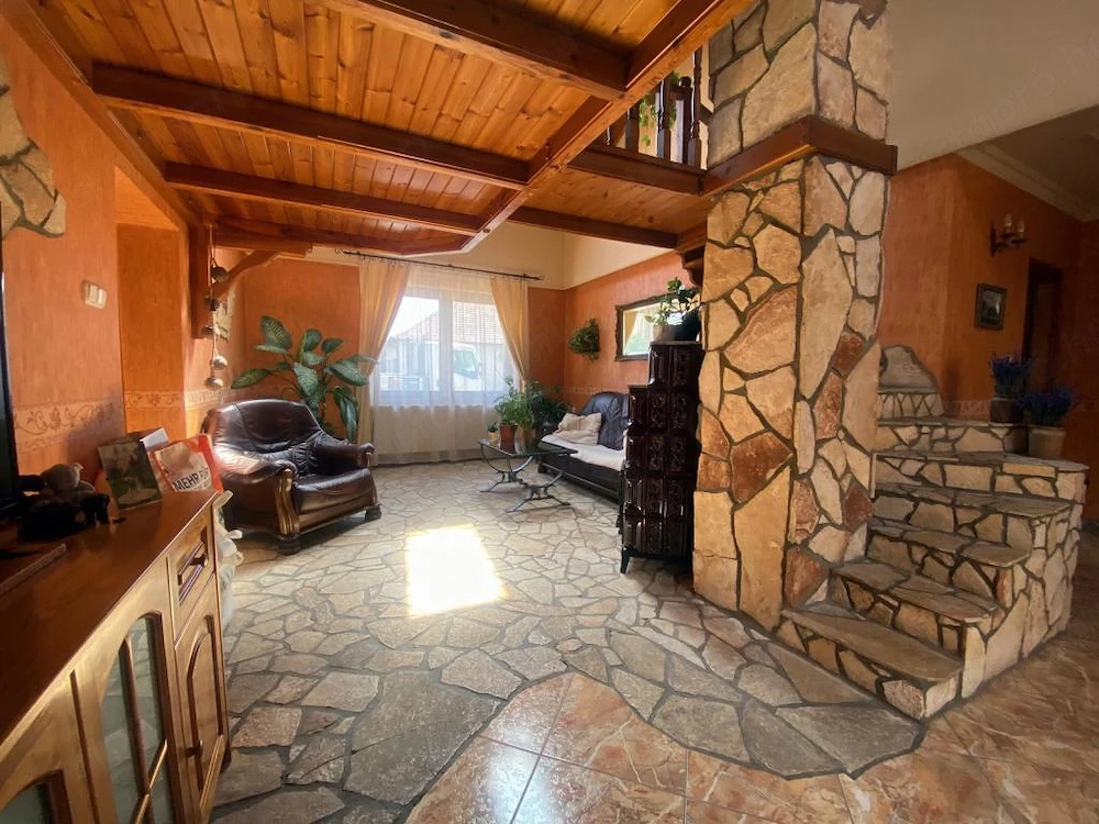 3 bed · 104m² · Családi ház