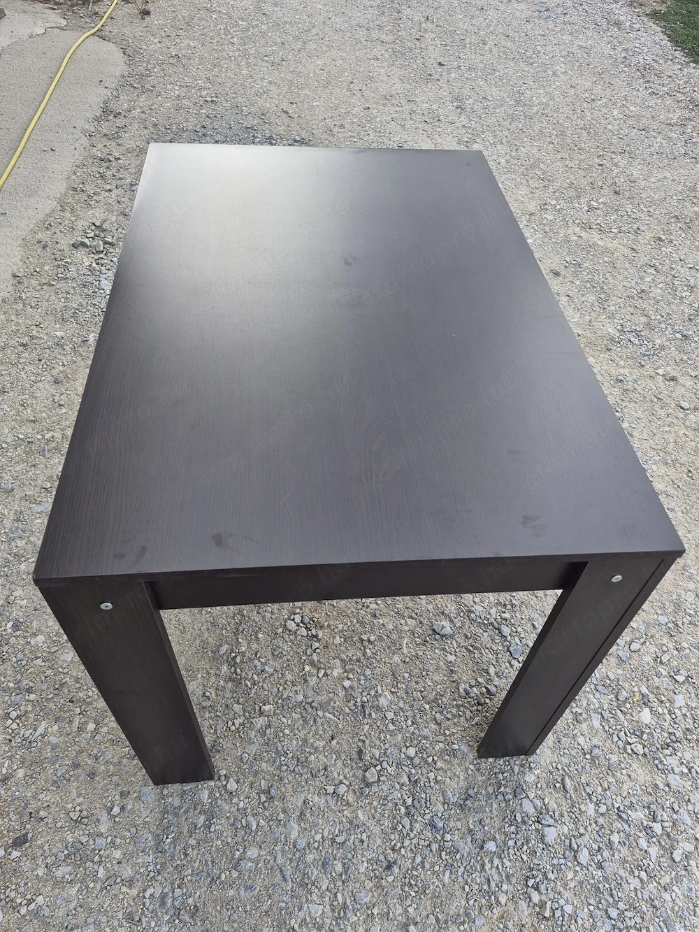 Sötétbarna (wenge) étkezőasztal