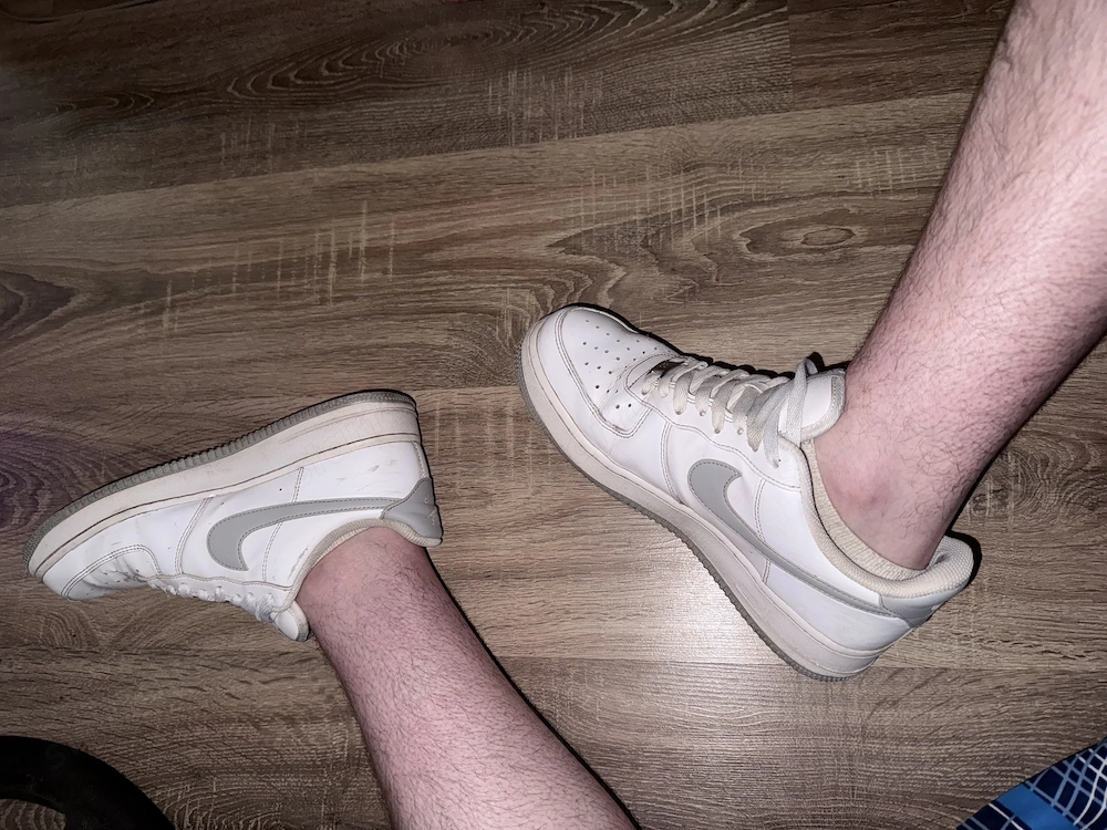23 éves SUB srácként keresem azt a domináns férfit aki megaláz