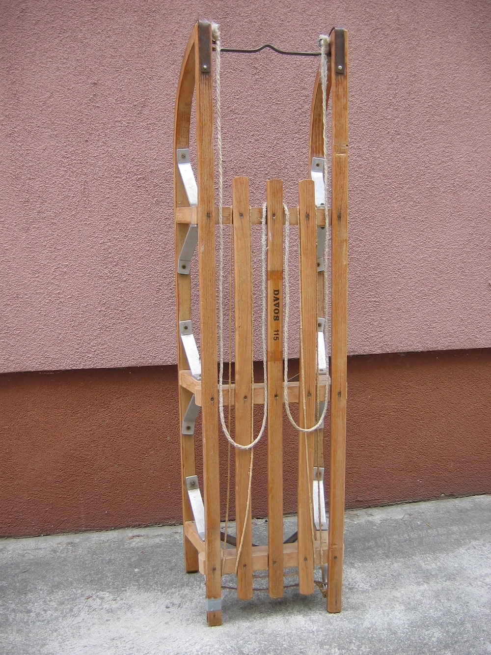 Szánkók eladók.