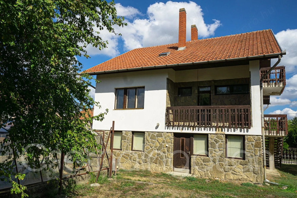 Csorna - központ közeli 3 szintes családi ház ELADÓ