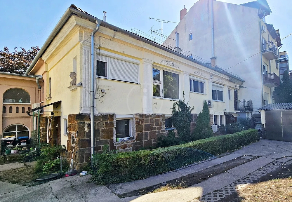Egyedi kialakítás, két szint, duplakomfort, autóbeálló, tároló, eladó lakás!