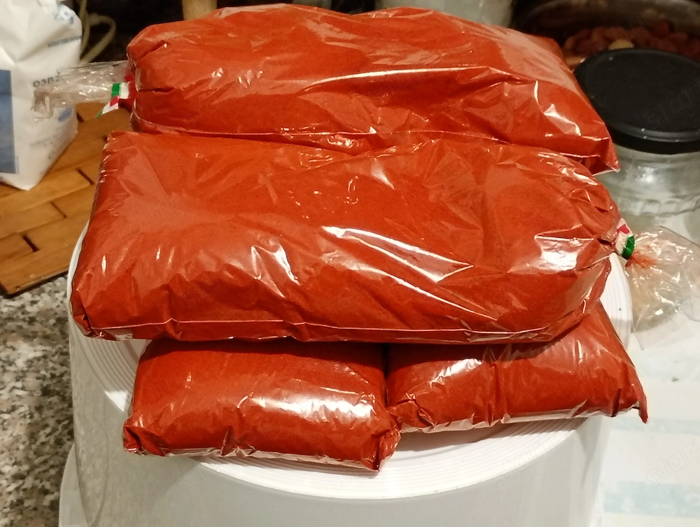 házi őrölt fűszerpaprika édes 250gr 2000ft óbuda személyesen óbudán  4kg van összesen de ha kell ren