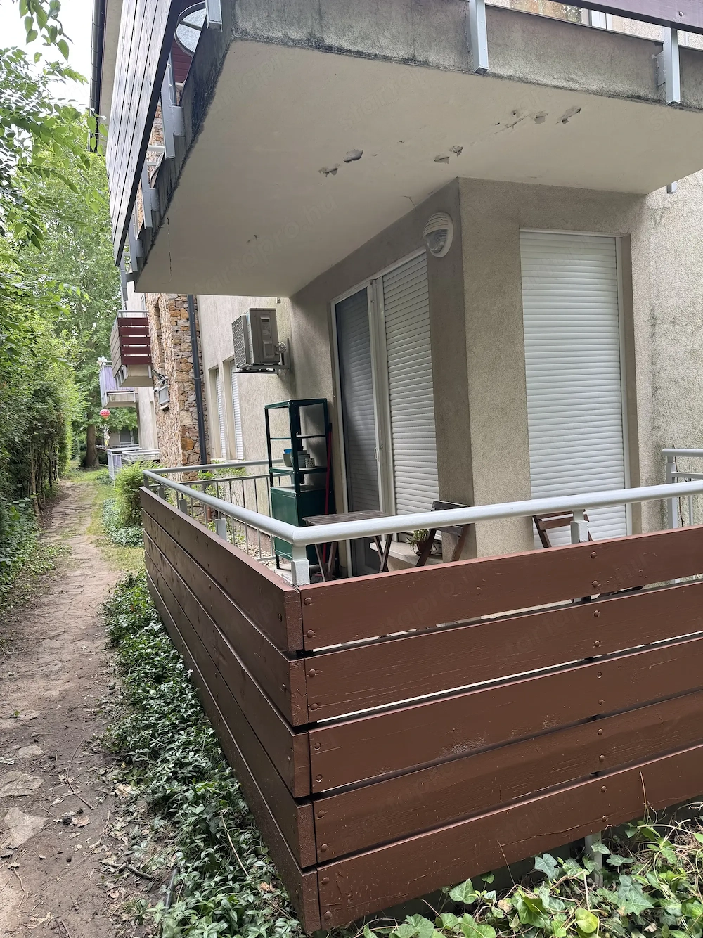 Bútorozott lakás Vácon nyugodt környezetben azonnal kiadó