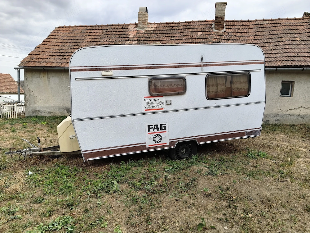 Fendt Caravan használt lakó kocsi a képeken látható állapotban kivül szépnek mondható üvegek épek ab