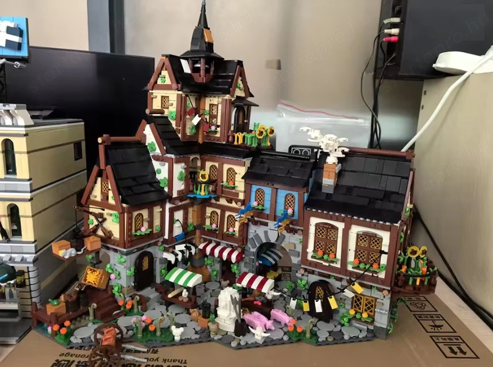 Lego komp. Castle Vár Középkori Város központ Town square 3900db LEPIN ÚJ