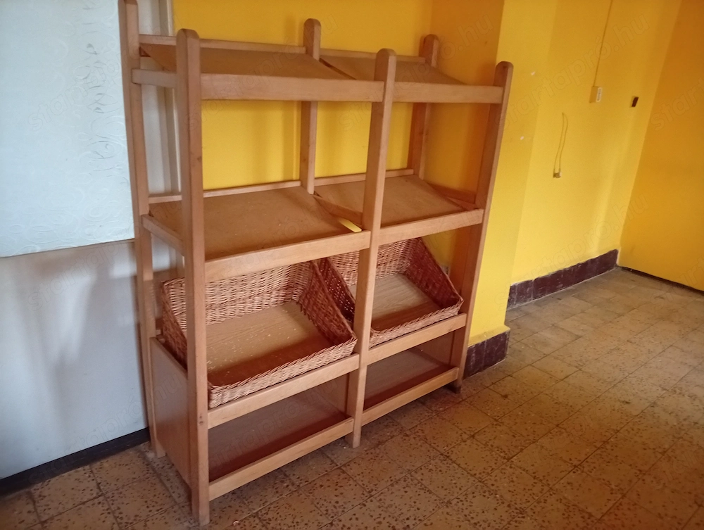 Élelmiszerbolt bezárása miatt eladó pékárú állvány!