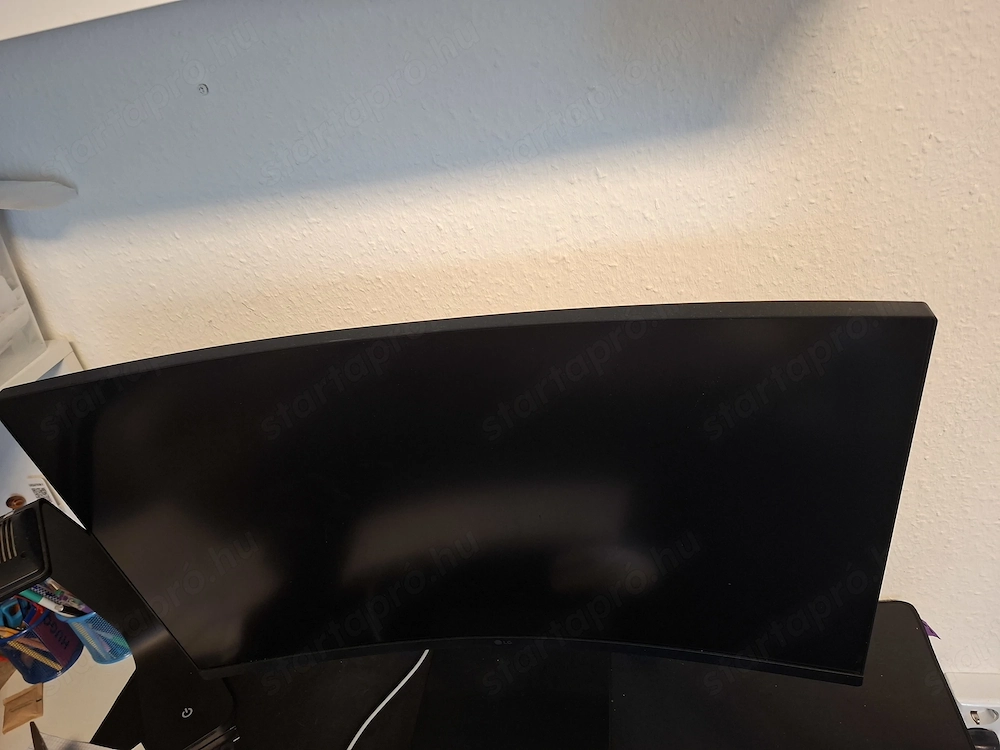 32 ' Ívelt LG monitor 