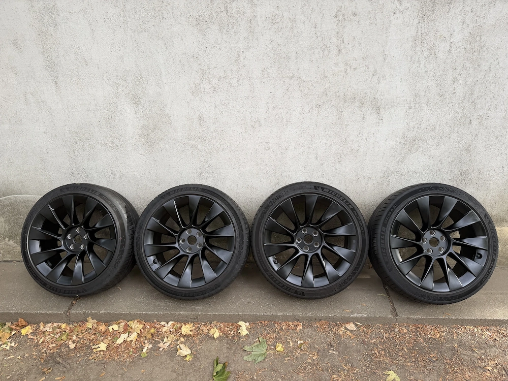 Tesla Model Y Induction nyári garnitúra 20" Tesla gyári fekete felni szett 1188223-00-C