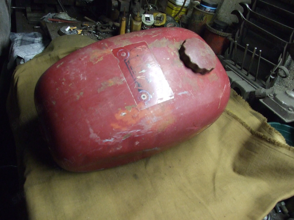 Eladó Danuvia tank.