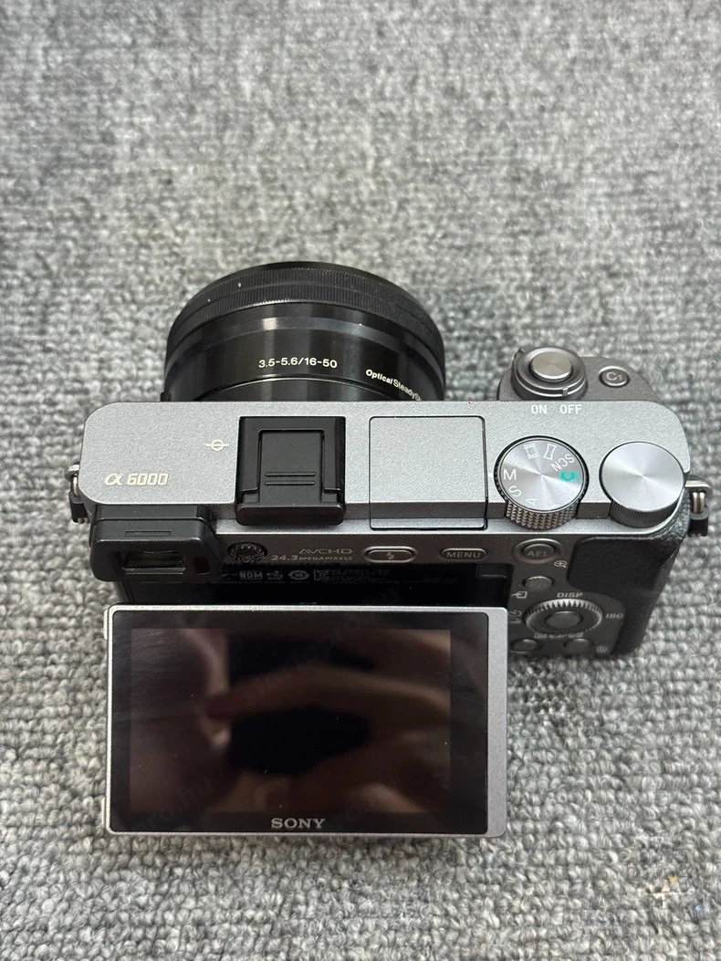Sony a6000 fényképezőgép 16-50 mm-es objektívvel
