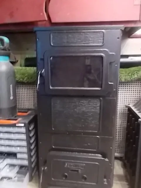 Eladó,Új Servant Öntött,8 kw Kályha,Új Füst Csővel.