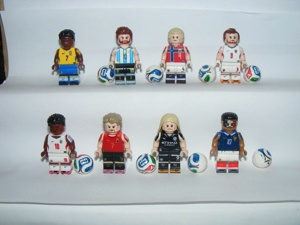 Lego Focista figurák Futball foci Erling Haaland Kane Mbappe Bellingham Messi + labda ÚJ