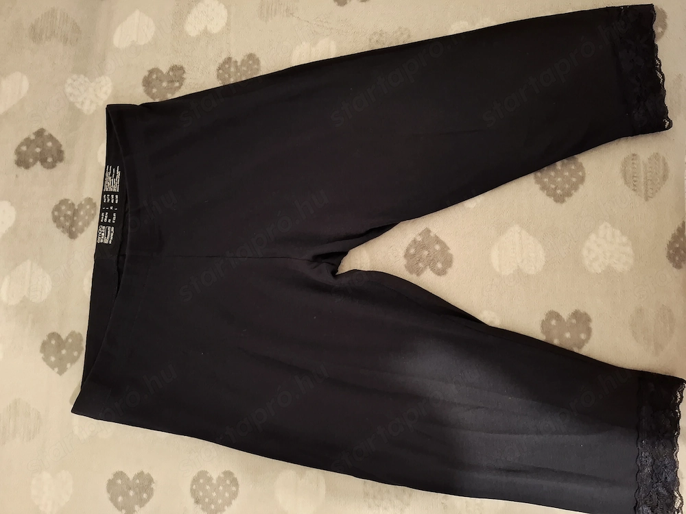 leggings csipkes aljal díszítve