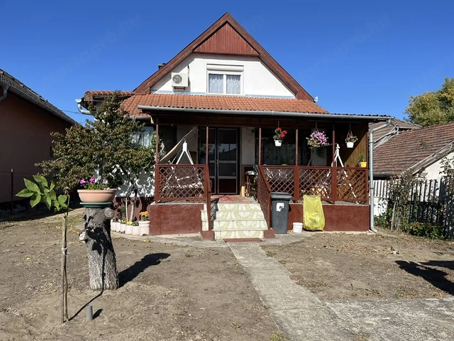 Szigethalmon Duna part közelében 108 nm 4 szobás családiház 546 nm telekkel