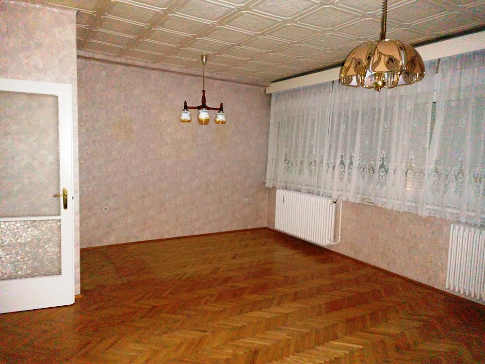 Eladó 105 m2-es, belső kétszintes társasházi Vácon a Cházár András utcában. 