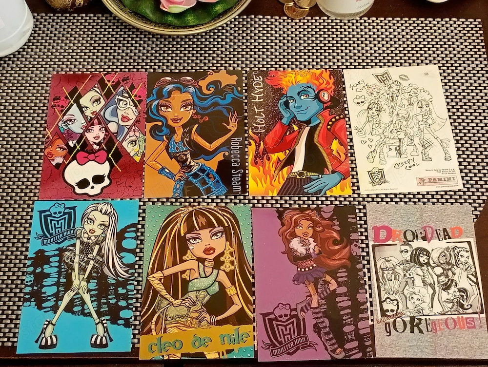 PANINI MONSTER HIGH 26 FOTÓKÁRTYA 12000ft óbuda személyesen óbudán lakcimemen 36 50 104 8272