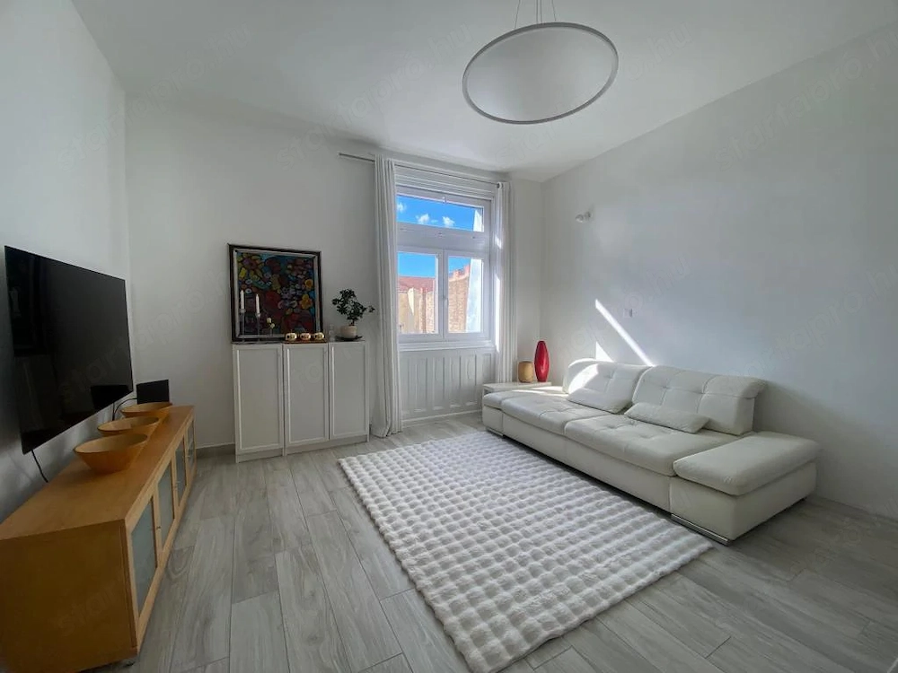 Eladó panorámás, romantikus otthon az V. kerület szívében!