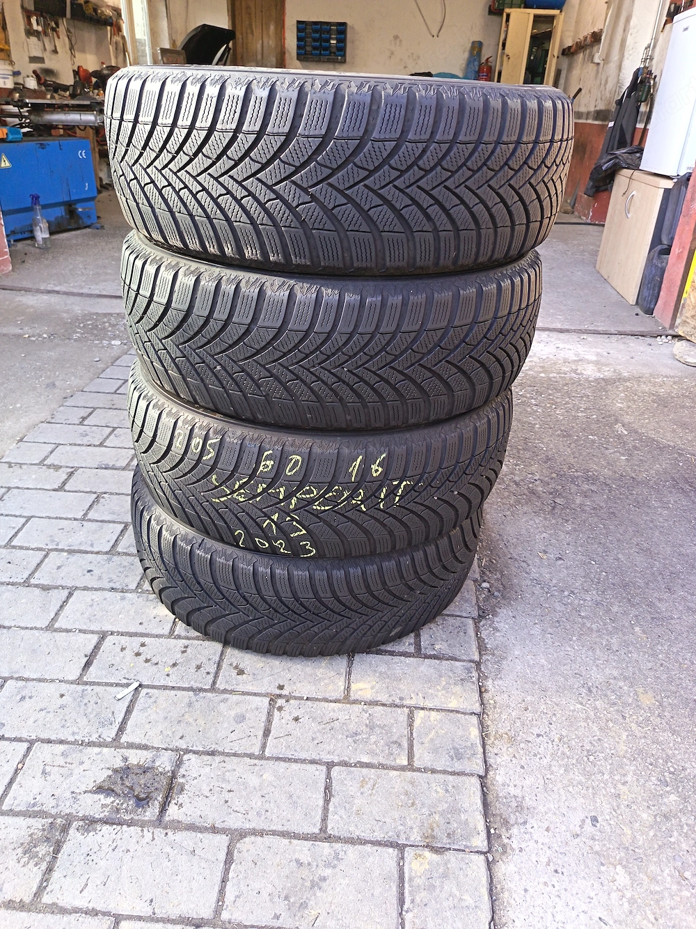 205 60R16 Semperit téli gumi 