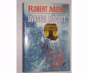 Merle Üvegfal mögött