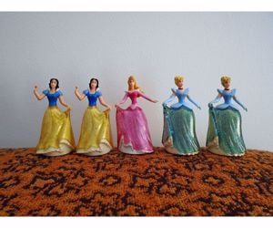 Walt Disney figurák kistáskával