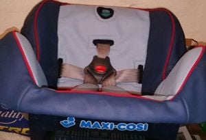 Dönthető maxi cosi + ferrari fejszűkítő +strapabíró bőr huzat 9-18kg biztonsági gyerekülés újár74000 - kép 2