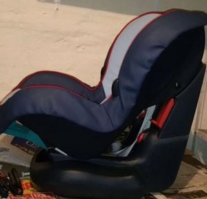 Dönthető maxi cosi + ferrari fejszűkítő +strapabíró bőr huzat 9-18kg biztonsági gyerekülés újár74000 - kép 5