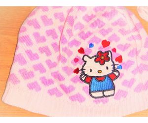  86/92 42/52 cm Cuki Sanrio Hello Kitty és szivecske mintás kötött sapi sapka - kép 3