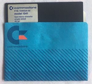 Retró Commodore floppy és Commodore könyv