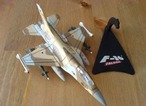 F-16-os Falcon vadászbombázó - kép 2