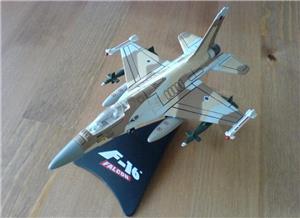 F-16-os Falcon vadászbombázó - kép 4