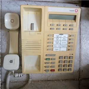 Lucent 8410D rendszer telefon - kép 2