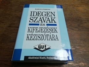 Bakos Ferenc: Idegen szavak és kifejezések kéziszótára (Akadémiai Kiadó) jó állapotban eladó