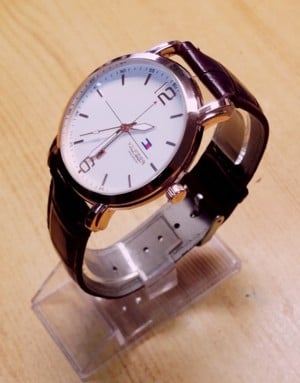 Tommy Hilfiger 4434 Watch Aranyozott tokban, krokodil mintás varrott bőr szíjjal