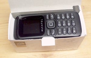 ALCATEL OT-232 Vodafone Mobiltelefon Black Edition, új állapot, eredeti dobozában - kép 2