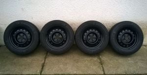 Eladó 4db 15-ös 5x114.3-as lemezfelni 195/65R15 Hankook téli gumival