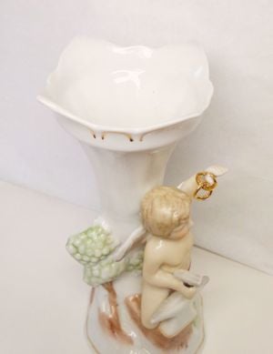 Váza aranykovács angyalkával. Barokk stílusú figurális porcelán tökéletes állapotban - kép 4