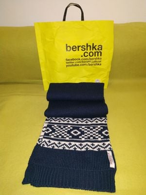 Új puha Bershka sál, extra hosszú