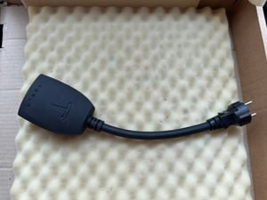 Tesla UMC 1 töltőhöz való 230V adapter Tesla UMC 1 schuko adapter