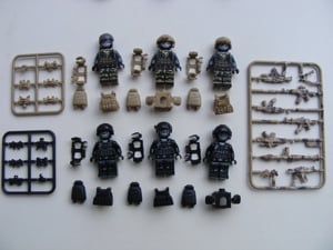 Lego SWAT Kommandós+ terrorista figurák katona Brickarms fegyver 6db ÚJ - kép 6