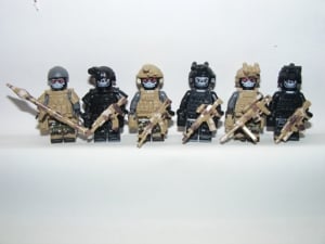 Lego SWAT Kommandós+ terrorista figurák katona Brickarms fegyver 6db ÚJ - kép 2