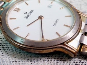 Bulova Quartz, naptáras klasszikus női karóra, aranyozott sávos csattal, szép állapotban - kép 2