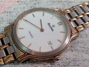 Bulova Quartz, naptáras klasszikus női karóra, aranyozott sávos csattal, szép állapotban - kép 4