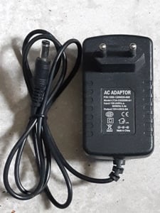 LY24-C052000-A1 DC adapter 12V 2.0A jól működő