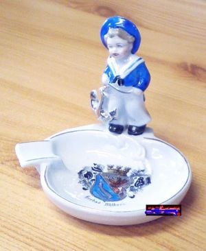 Hamuzótálka matrózinassal. Schmiedefeld Bavaria Germany, szignált porcelán műtárgy