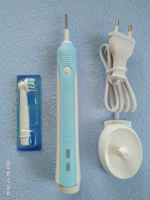 Braun ORAL-B Pro1 500 világoskék akkus elektromos fogkefe, új, bontatlan 3 év garanciával eladó - kép 2