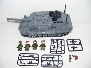 Lego Swat Modern Hadviselés Német Leopard 2A71 tank 900db + 4 katona ÚJ - kép 3